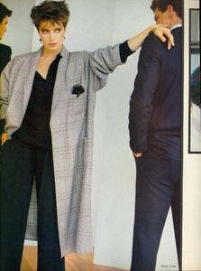Comte_Vogue_US_March_1982_03.thumb.jpg.6a4e8df770744b6b2025236a1c22c0fd.jpg