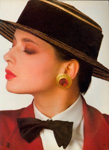 Isabella_King_Vogue_US_April_1982_02.thumb.jpg.3858b93859d12cf42d61bc3cfb09ed4d.jpg