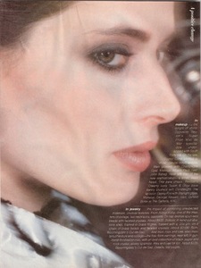 Isabella_Varriable_Vogue_US_October_1982_04.thumb.jpg.060f89070e48cd807f7a40a794fc46f9.jpg