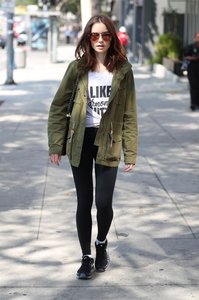 Lily_Collins__23_.jpg