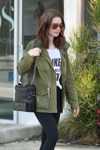 Lily_Collins__8_.jpg
