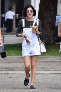 Lucy-Hale-at-Joans-on-Third-for-lunch--14.jpg