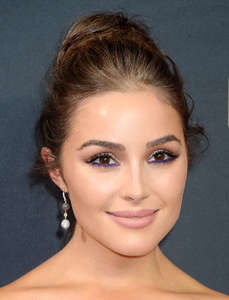 Olivia-Culpo--2016-Emmy-Awards--06.jpg