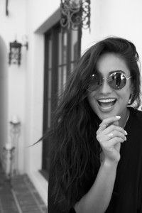 Shay_Mitchell-120-728x1090.thumb.jpg.b0915c98afd0937041aa6d4252e80814.jpg