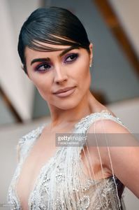 actor-olivia-culpo-unveils-a-oneofakind-marchesa-for-stella-artois-picture-id645620006.jpg