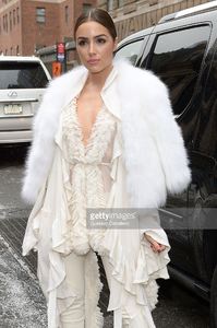 actress-olivia-culpo-arrives-to-the-jeremy-scott-fall-2016-fashion-picture-id510429818.jpg