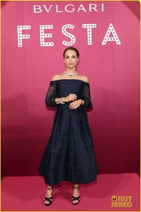 alicia-vikander-makes-stunning-appearance-at-bulgaris-festa-03.thumb.JPG.af33594956c11814d0adff1e58def982.JPG