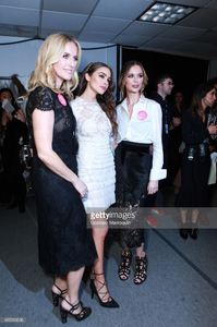 designers-karen-craig-and-georgina-chapman-pose-with-olivia-culpo-picture-id635560036.jpg