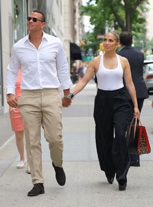 jennifer-lopez-and-alex-rodriguez-on-the-way-to-dinner-at-kappo-masa-restaurant-in-nyc-07-06-2017-1.jpg