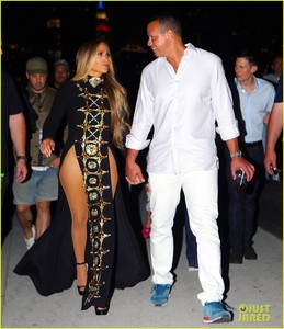 jennifer-lopez-wears-revealing-outfit-for-july-4th-taping-with-alex-rodriguez-01.jpg