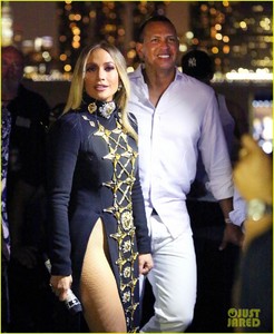jennifer-lopez-wears-revealing-outfit-for-july-4th-taping-with-alex-rodriguez-03.jpg