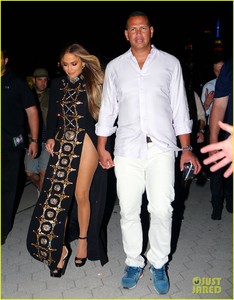 jennifer-lopez-wears-revealing-outfit-for-july-4th-taping-with-alex-rodriguez-05.jpg