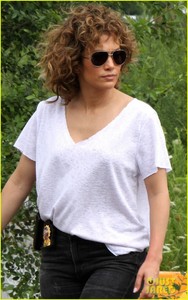 jlo-films-an-arrest-scene-on-set-of-shades-of-blue-07.jpg