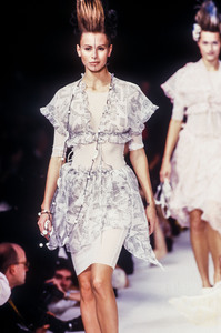 karl-lagerfeld-ss-1994-4.thumb.JPEG.1ff3e7940e6d93bbc548db7a8012b7bf.JPEG