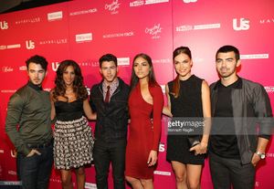 kevin-jonas-danielle-jonas-nick-jonas-olivia-culpo-blanda-and-joe-picture-id180278392.jpg