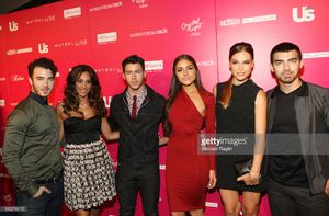 kevin-jonas-danielle-jonas-nick-jonas-olivia-culpo-blanda-and-joe-picture-id180278415.jpg