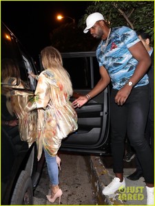 khloe-kardashian-and-tristan-thompson-couple-up-for-night-at-the-club-01.jpg