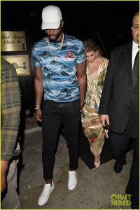 khloe-kardashian-and-tristan-thompson-couple-up-for-night-at-the-club-03.jpg