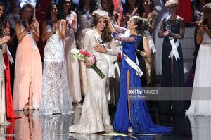 maria-gabriela-isler-miss-universe-2013-is-crowned-by-olivia-culpo-at-picture-id187488795.jpg