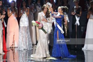 maria-gabriela-isler-miss-universe-2013-is-crowned-by-olivia-culpo-at-picture-id187488798.jpg