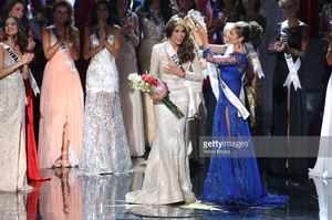 maria-gabriela-isler-miss-universe-2013-is-crowned-by-olivia-culpo-at-picture-id187488799.jpg