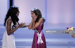 miss-maryland-usa-nana-meriwether-and-miss-rhode-island-usa-olivia-picture-id145703171.jpg