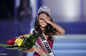 miss-rhode-island-usa-olivia-culpo-waves-to-reacts-after-winning-the-picture-id145702258.jpg