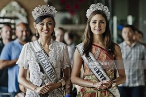 miss-universe-2012-olivia-culpo-and-newlycrowned-puteri-indonesia-picture-id160858957.jpg