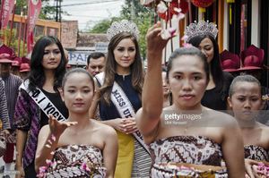miss-universe-2012-olivia-culpo-during-her-visit-to-djava-bakpia-on-picture-id160858899.jpg