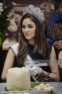 miss-universe-2012-olivia-culpo-makes-a-cake-during-a-visit-to-djava-picture-id160858827.jpg