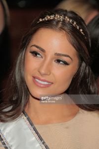 miss-universe-olivia-culpo-answers-questions-at-trump-tower-on-9-in-picture-id159184580.jpg