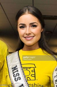 miss-universe-olivia-culpo-attends-the-2013-commissions-for-charity-picture-id168749118.jpg