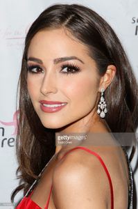 miss-universe-olivia-culpo-poses-at-the-date-for-the-cure-to-benefit-picture-id161834277.jpg