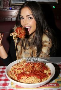 miss-universe-olivia-culpo-visits-buca-di-beppo-times-square-on-april-picture-id166556730.jpg