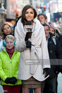 miss-universe-olivia-culpo-visits-extra-in-times-square-on-january-3-picture-id158908179.jpg