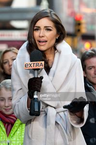 miss-universe-olivia-culpo-visits-extra-in-times-square-on-january-3-picture-id158908183.jpg