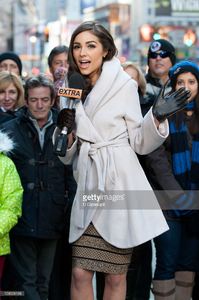 miss-universe-olivia-culpo-visits-extra-in-times-square-on-january-3-picture-id158908188.jpg