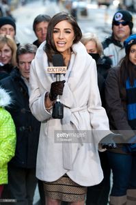 miss-universe-olivia-culpo-visits-extra-in-times-square-on-january-3-picture-id158908198.jpg