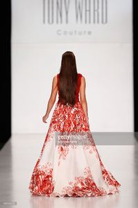 miss-universe-olivia-culpo-walks-the-runway-at-the-tony-ward-by-picture-id185938270.jpg
