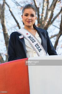 miss-usa-2012-olivia-culpo-attends-the-86th-annual-macys-thanksgiving-picture-id156829132.jpg