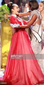 miss-usa-2012-olivia-culpo-l-and-leila-lopes-miss-universe-2011-react-picture-id158627157.jpg