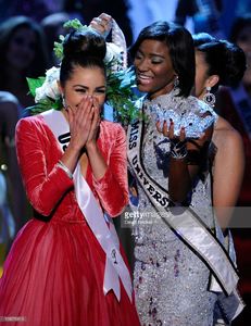 miss-usa-2012-olivia-culpo-reacts-as-she-is-crowned-the-2012-miss-by-picture-id158576813.jpg