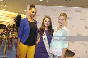 miss-usa-olivia-culpo-and-chinese-laundry-models-attend-chinese-and-picture-id156025184.jpg