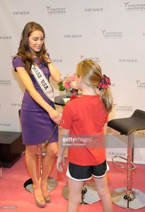 miss-usa-olivia-culpo-and-grace-pogue-attend-chinese-laundry-and-miss-picture-id156025295.jpg