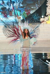 miss-usa-olivia-culpo-displays-her-national-costume-at-the-2012-miss-picture-id158424902.jpg