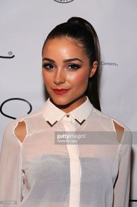 miss-usa-olivia-culpo-pose-backstage-at-the-supima-spring-2013-show-picture-id151375888.jpg
