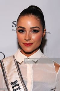 miss-usa-olivia-culpo-pose-backstage-at-the-supima-spring-2013-show-picture-id151375905.jpg