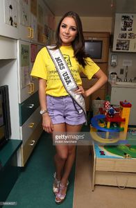 miss-usa-olivia-culpo-visits-at-beth-israel-medical-center-on-august-picture-id149996527.jpg