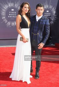 musician-nick-jonas-and-olivia-culpo-arrive-at-the-2014-mtv-video-picture-id454124656.jpg