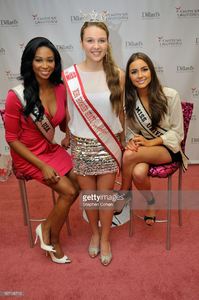 nana-meriwethe-and-olivia-culpo-attends-the-chinese-laundry-presents-picture-id167106719.jpg